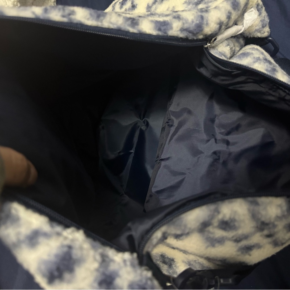 PINK Victoria's Secret Blue and Cream Patterned Tote - Picture 4 of 7